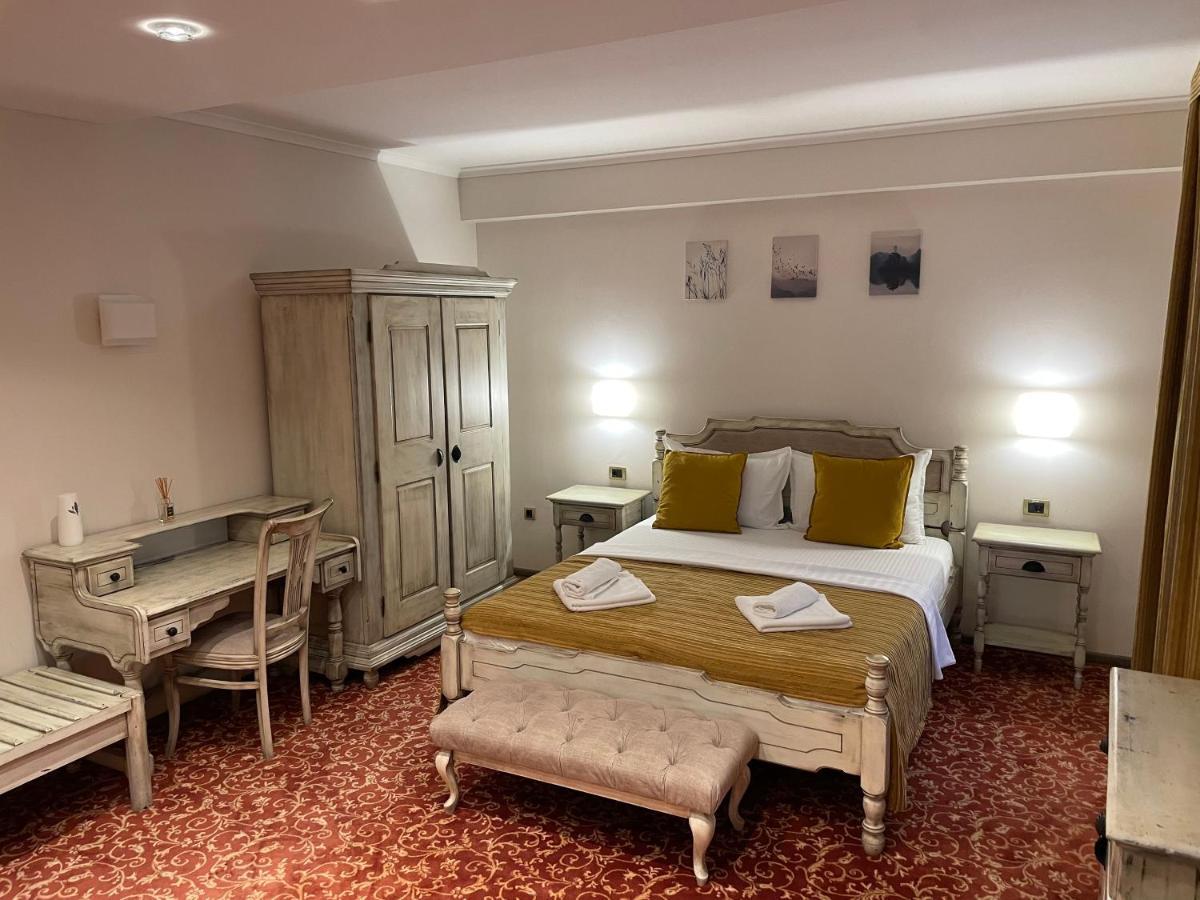 Grand Hotel&Restaurant Bačka Palanka エクステリア 写真